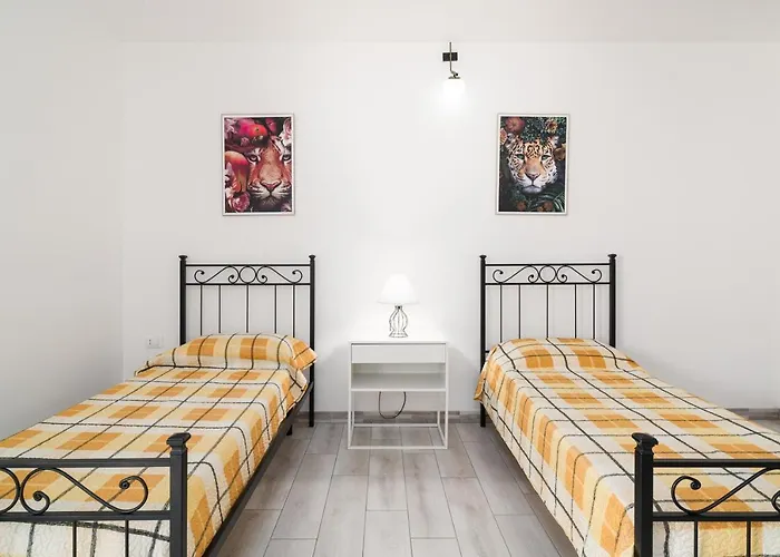 Celeste アパート オロゼーイ